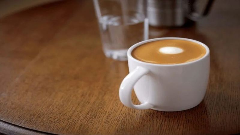 Flat White vs 馥芮白 vs 拿鐵：差異解析與1:5黃金比例揭秘