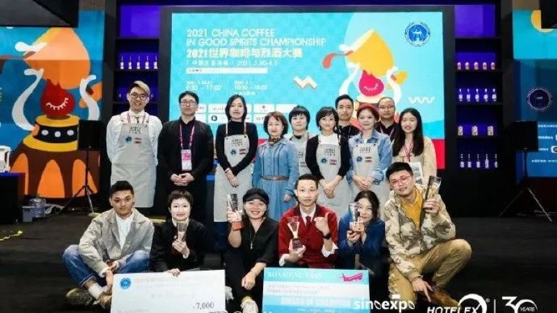 透明拿鐵製作揭秘：牛奶澄清技術原理與風味實測全攻略