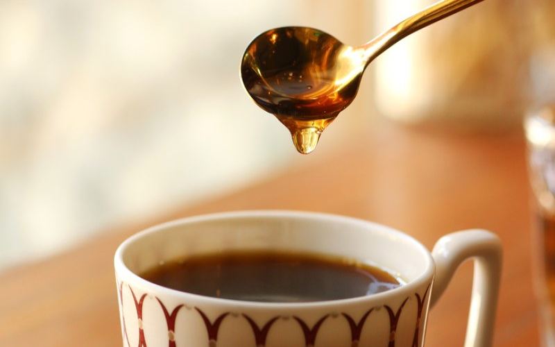 拿鐵豆按烘焙度怎麼挑：淺烘、中烘、深烘的奶咖表現