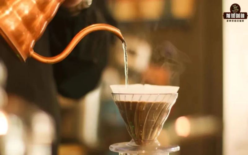 咖啡濾杯｜V60濾杯爲何受歡迎？V60濾杯在設計上有哪些優勢？V60適合零基礎的咖啡小白嗎？