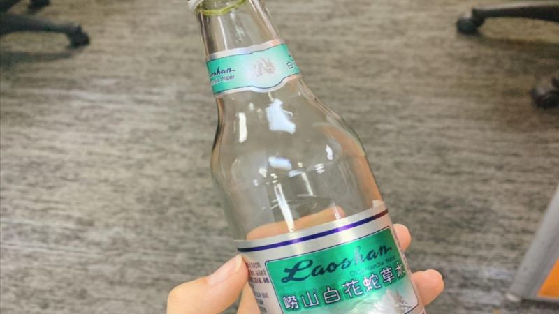 Tims聯手嶗山白花蛇草水創冷萃新品，青島在地反應兩極化