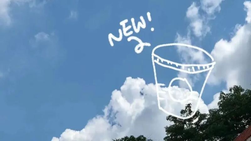 瑞幸藍天白雲拿鐵甜度失控？咖啡師揭糖粉結塊實測與調飲建議