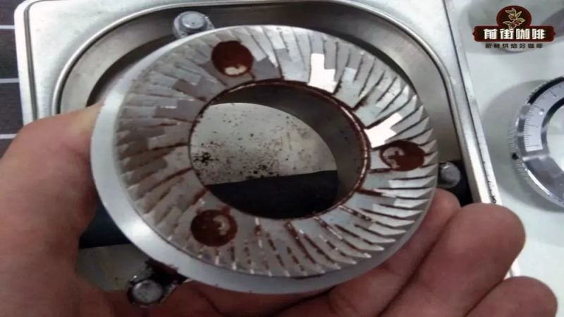 手搖與電動磨豆機保養全攻略：多久清潔一次？刀盤能否水洗？