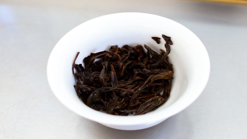 桐木水仙紅茶 vs 正山小種：香氣解析、產地工藝與市場行情