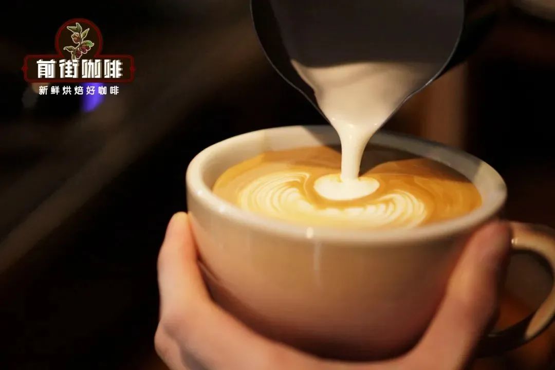 拿鐵拉花入門教學：奶泡技巧、圖案落點與練習步驟全解析