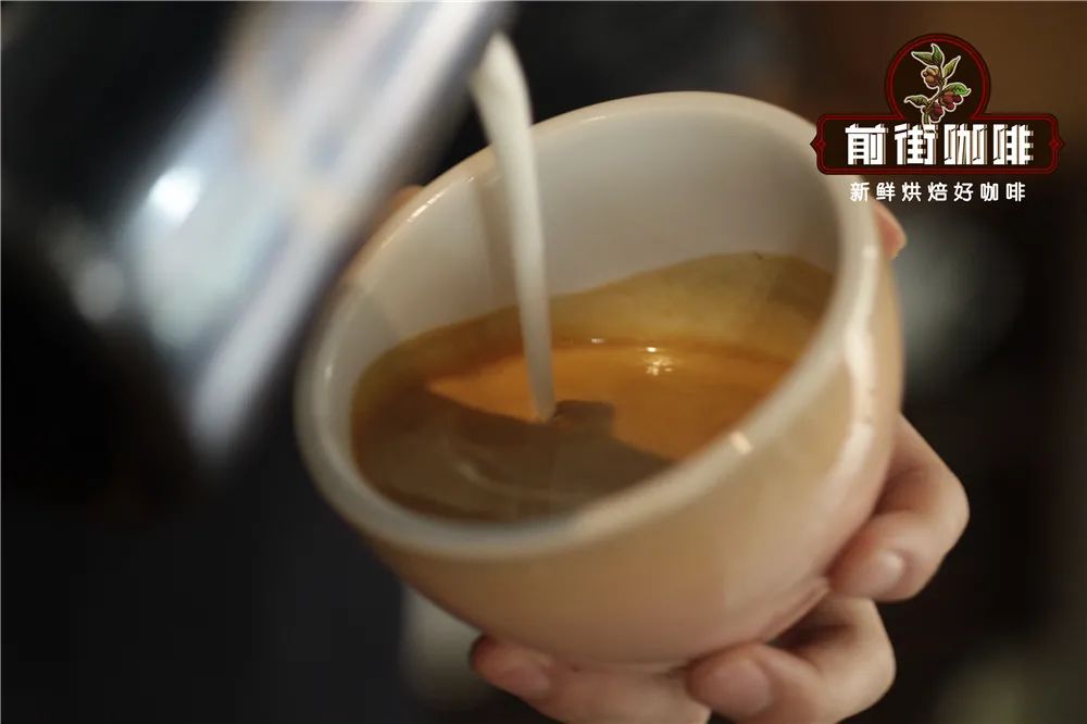 拿鐵拉花入門教學：奶泡技巧、圖案落點與練習步驟全解析