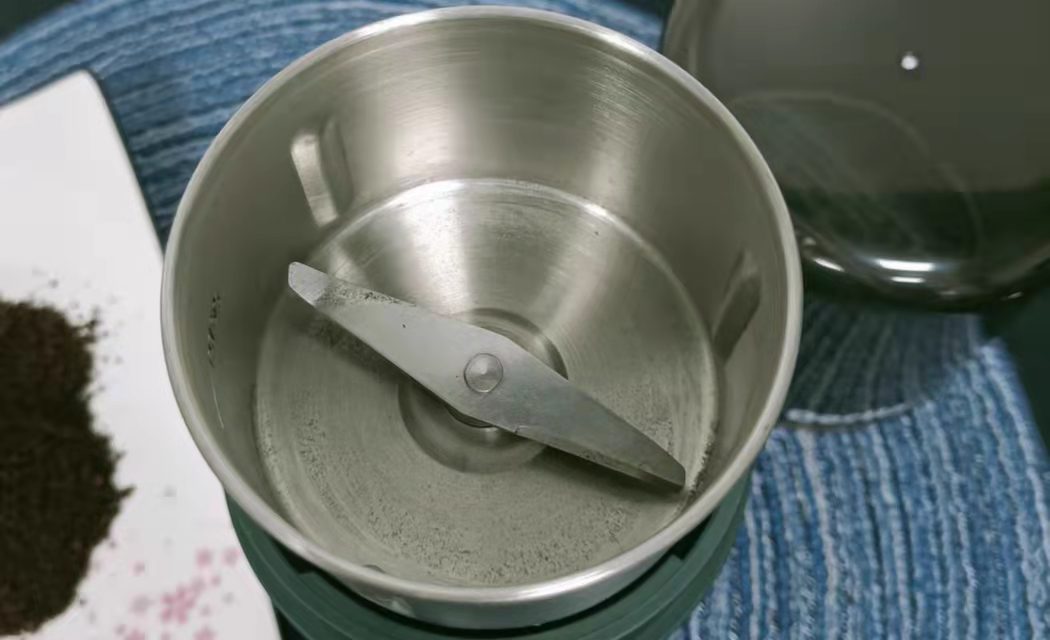 手搖與電動磨豆機怎麼選?從百元到萬元價位咖啡研磨差異全解析 手搖與電動磨豆機怎麼選?從百元到萬元價位咖啡研磨差異全解析