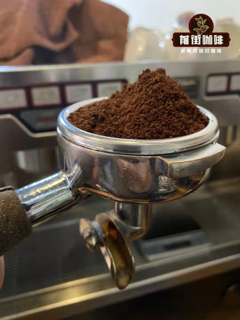 意式濃縮咖啡通道效應詳解：布粉壓粉粉量如何影響萃取均勻度
