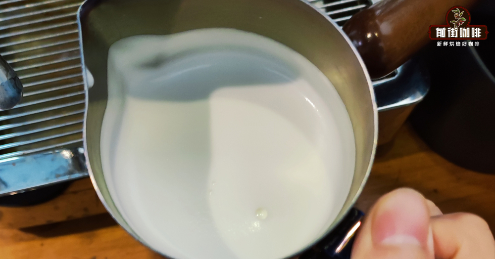 澳白咖啡與拿鐵差在哪？從英文名Flat White談奶泡厚度與風味差異