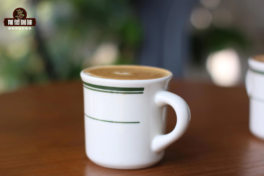 Flat White 起源與做法全攻略：發音、奶泡技巧與冰飲可行性解析
