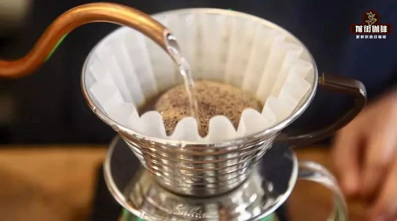 蛋糕濾杯手沖入門指南：平底設計的萃取特性與實戰技巧