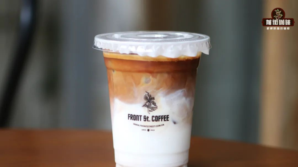 如何做出一杯理想的冰拿鐵？濃縮、牛奶與冰塊配比及操作要點解析