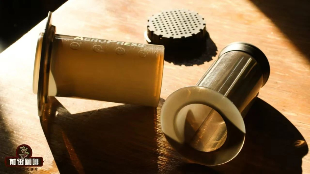 愛樂壓衝煮淺烘豆技巧|粉水比與拿鐵製作全攻略